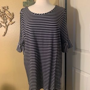 Belle By Kim Gravel Tunic Top with Ruffle Sleeves.  Size 1X.  BL/W stripe.